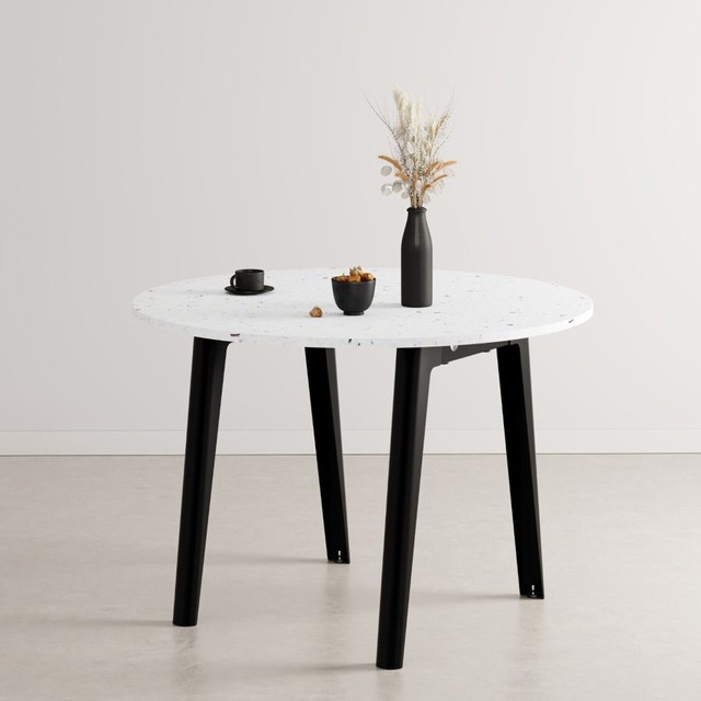 Tiptoe NEW MODERN round table – recycled plastic